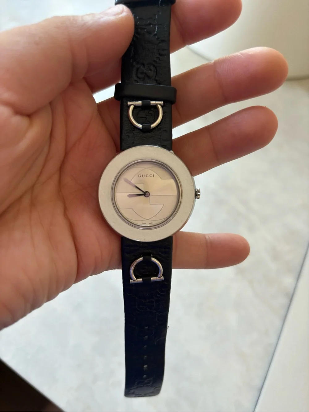 Gucci sleek play